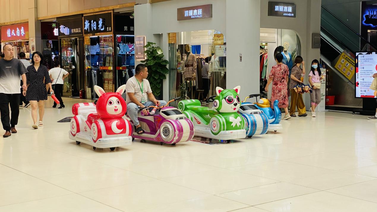 兒童游樂(lè)車(chē)現(xiàn)身錢(qián)江商城，深受小朋友青睞