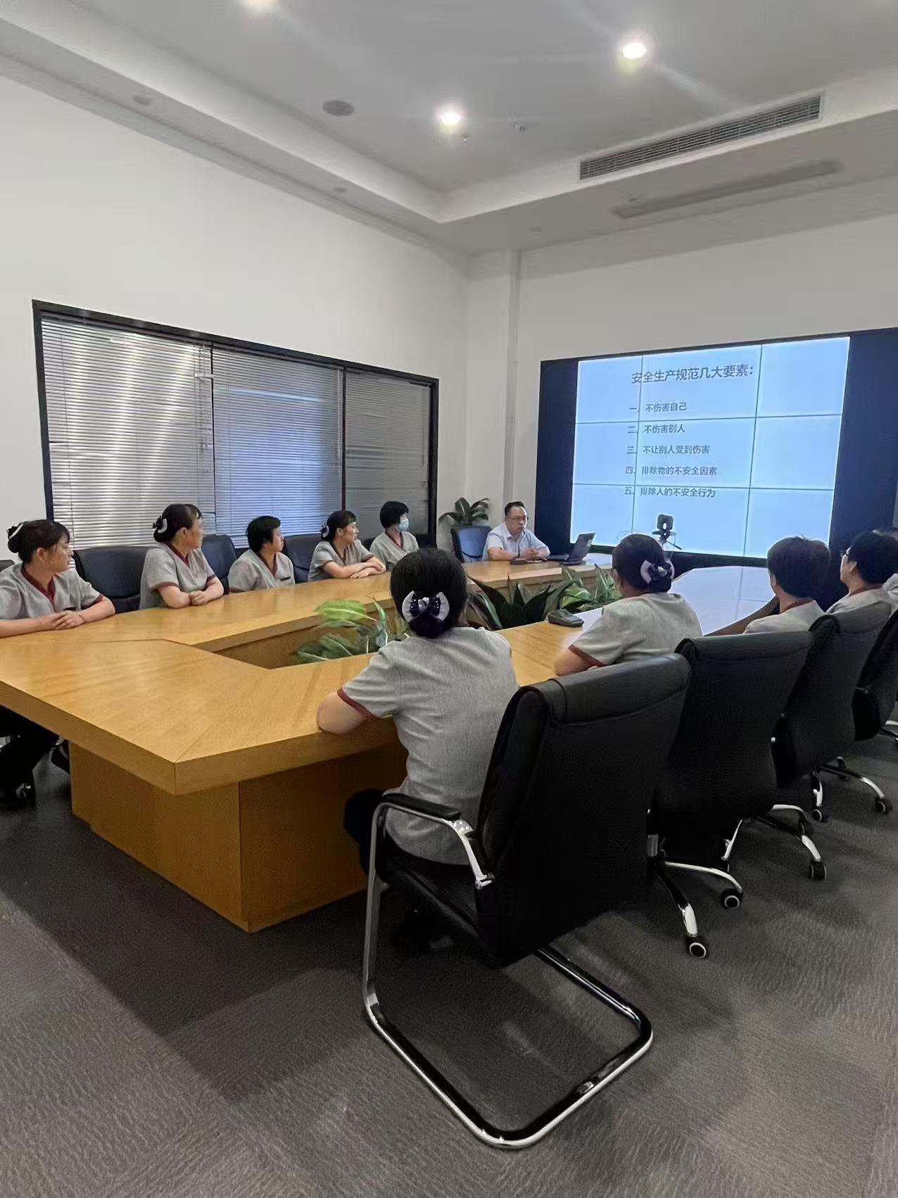 人人講安全，個(gè)個(gè)會(huì)應(yīng)急——建華文創(chuàng)集團(tuán)扎實(shí)開展“安全生產(chǎn)月”系列活動(dòng)