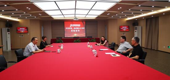 拱墅區(qū)委常委、統(tǒng)戰(zhàn)部長王書評蒞臨集團(tuán)指導(dǎo)