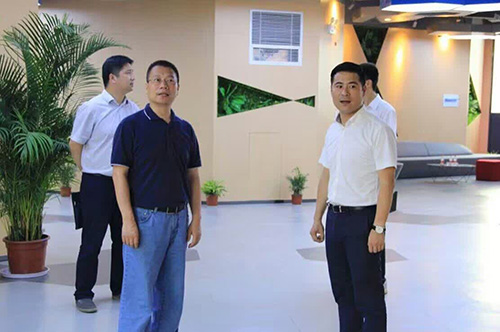 20160818拱墅區(qū)委常委、組織部李煒蒞臨杭州建華文創(chuàng)集團(tuán)總部調(diào)研指導(dǎo) (3).jpg